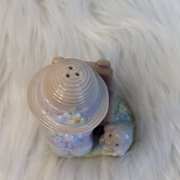 Enesco Pastel Salt and Pepper Set Figurine with Tan Hat - Picture 2 of 9